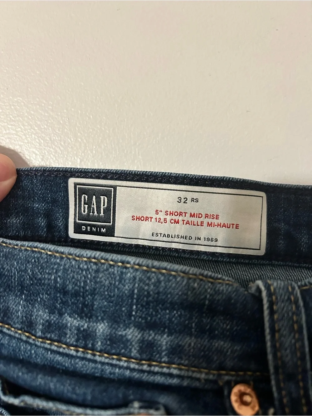 GAP Denim Mid Rise 5” Shorts Size 32 Dark Wash Stretch Jean Shorts